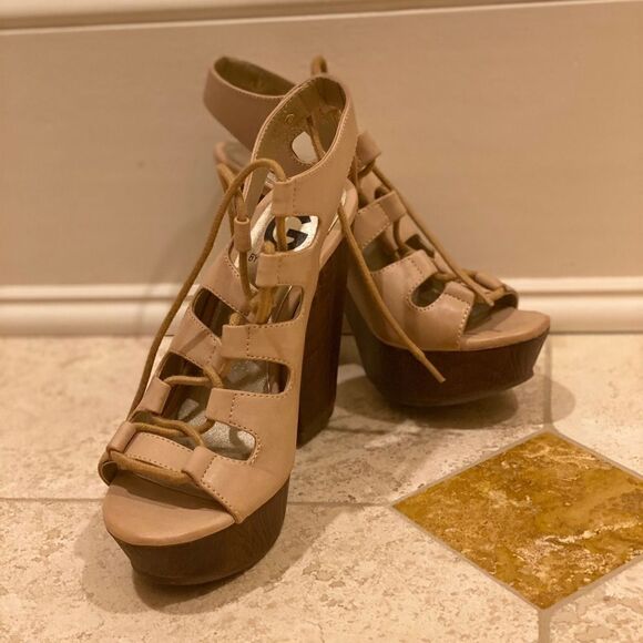 Brand New Guess Lace Up Wooden Heels - Picture 2 of 5